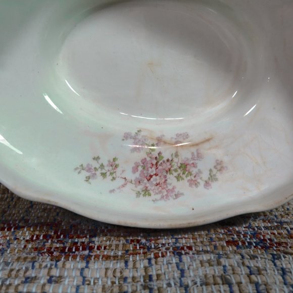 Etruria-Mellor & Co Covered Vegetable Dish with Lid, Gold Accents - Picture 8 of 12